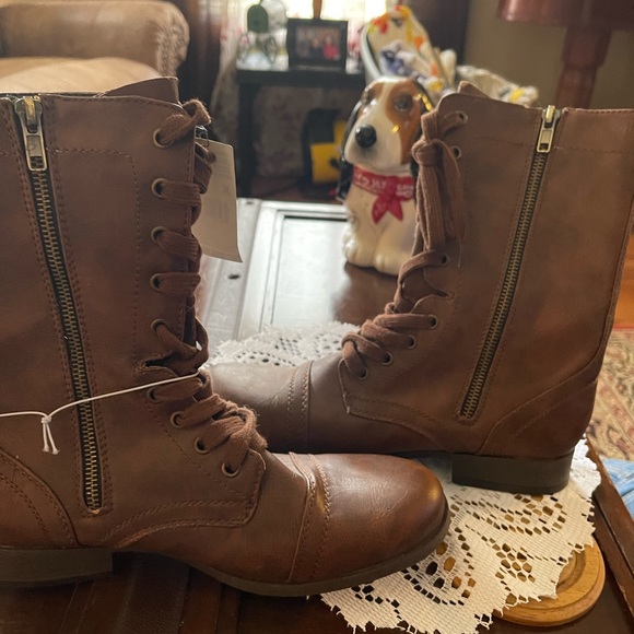 Brand new with tags Bongo combat style boots brand new with tags. - Picture 4 of 8